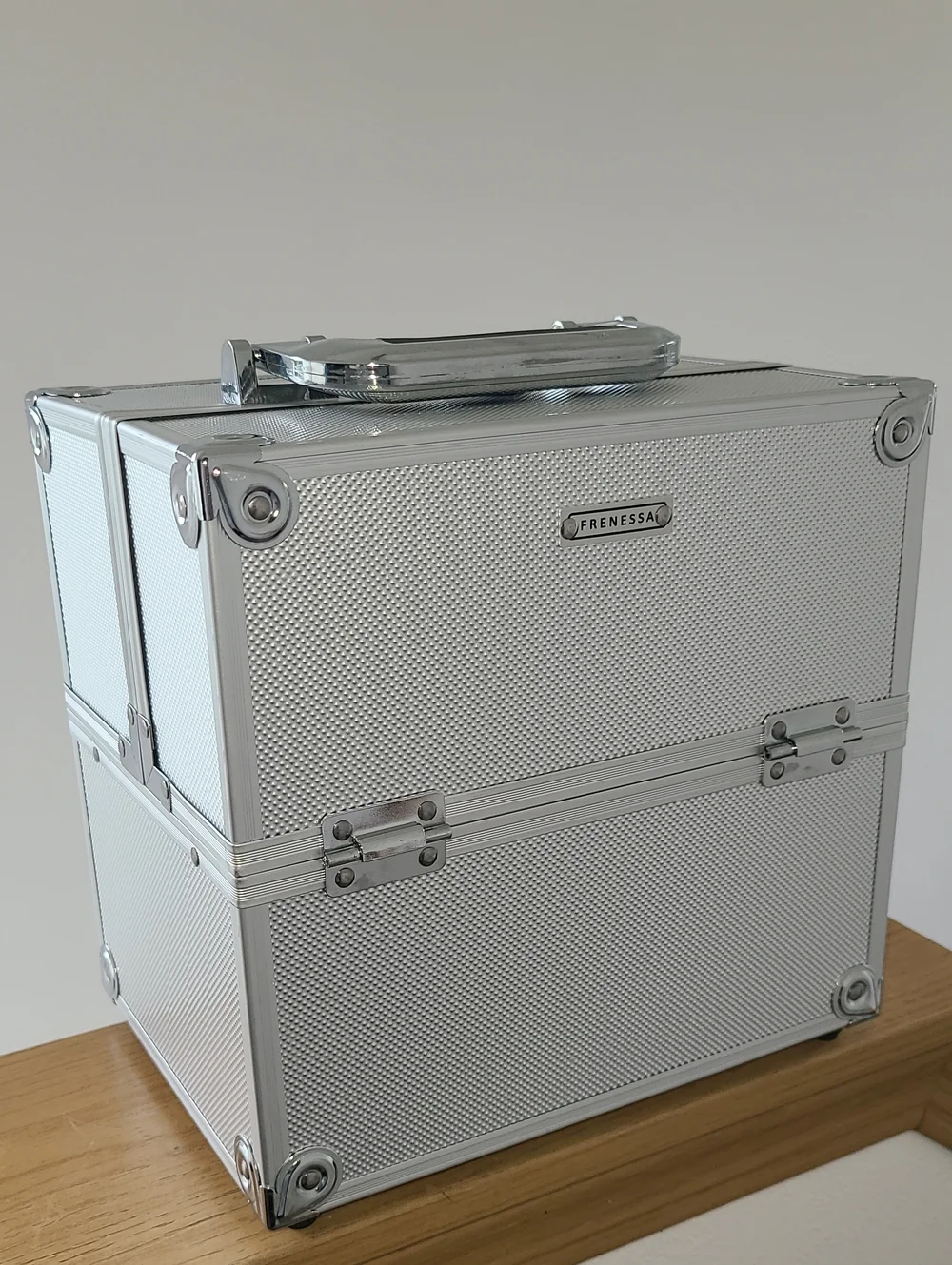 Frenessa Aluminum Cosmetic Storage Case - Silver